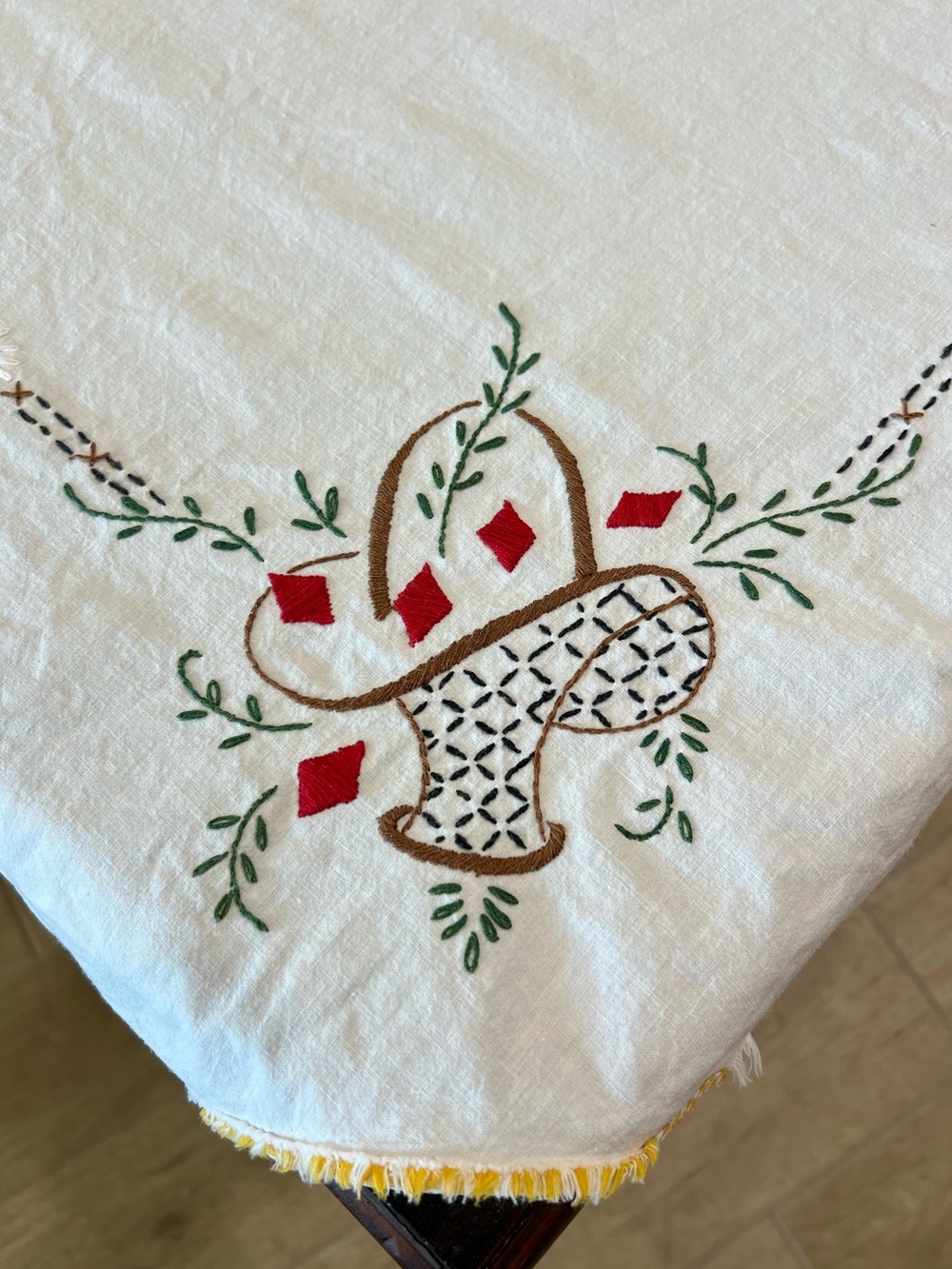 Vintage Embroidered Bridge Card Table Cover Poker Hearts Spades Clubs Diamonds - Picture 4 of 10